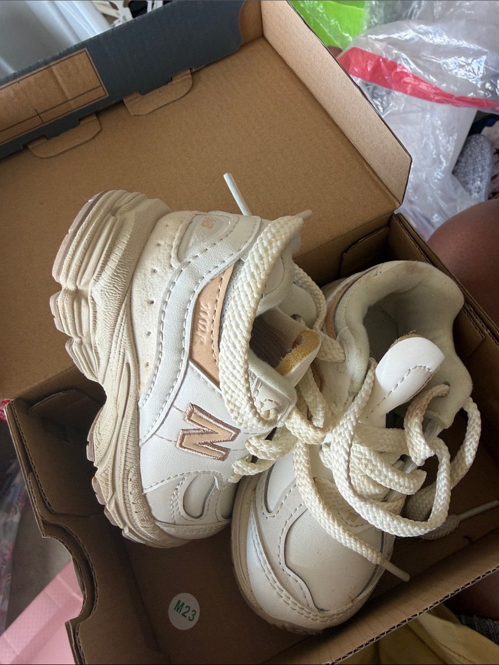 New Balance Kids Cream and Tan Chunky Lace Sneakers